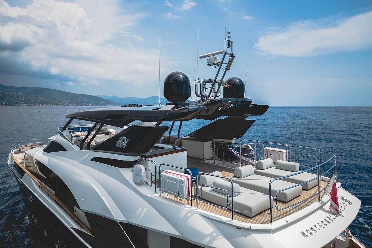 Экстерьер MCY 96 M/Y MIA 2017