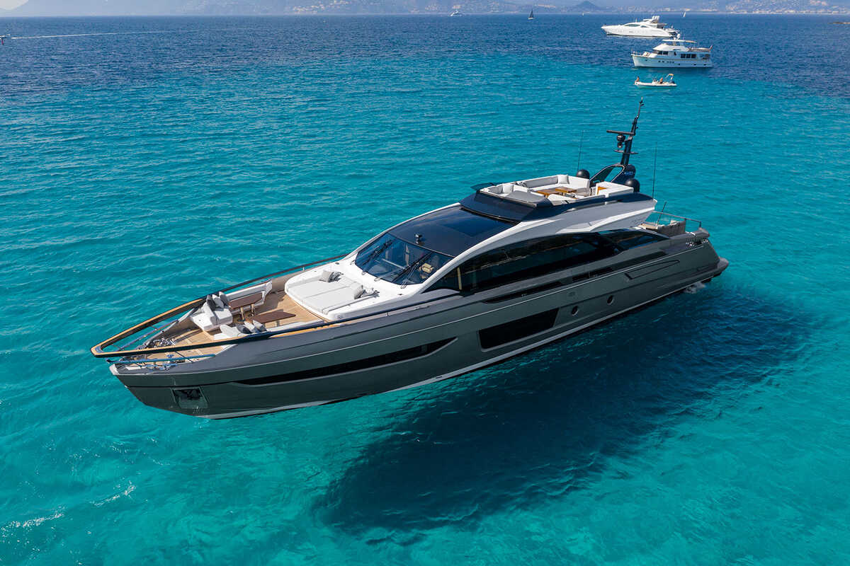 Экстерьер Azimut Grande S10