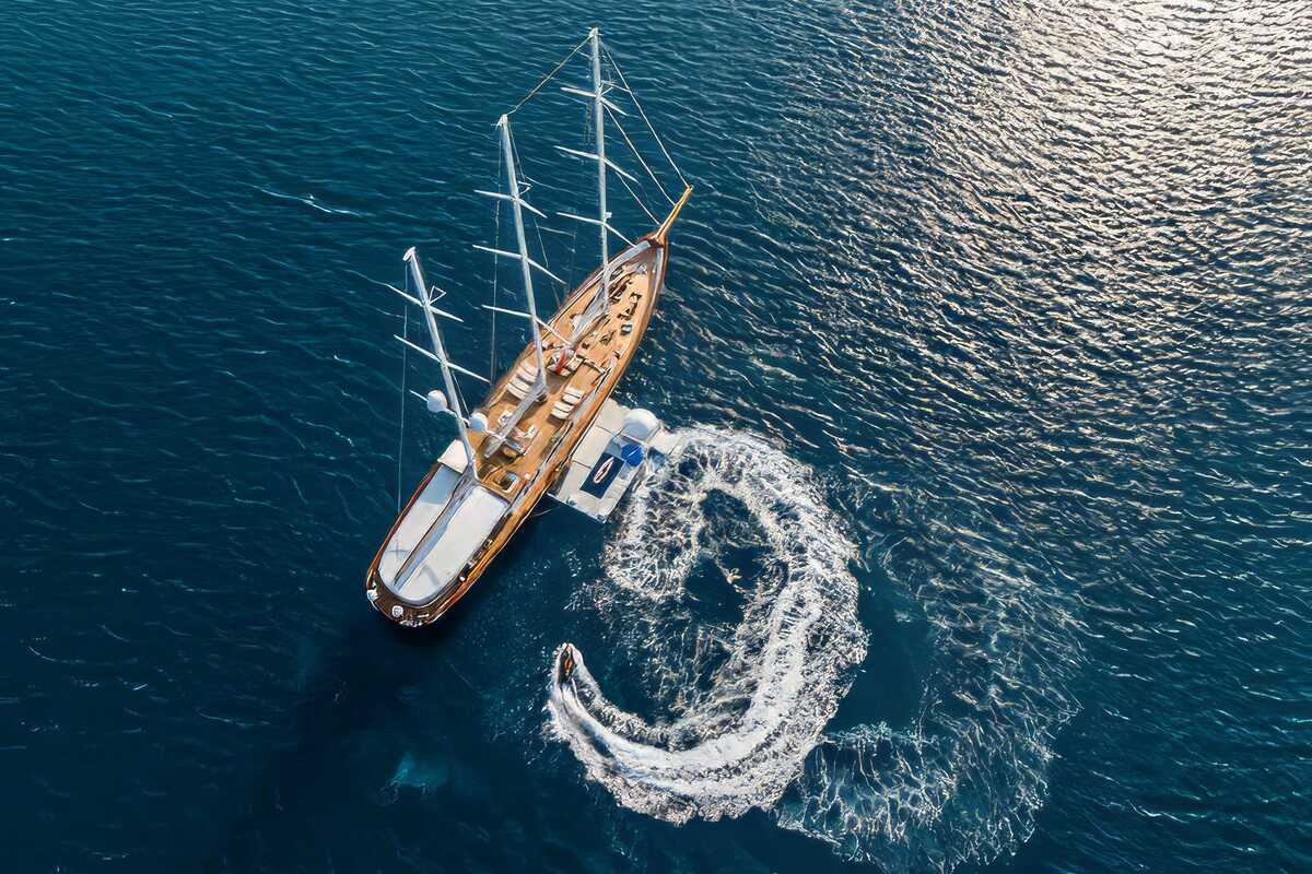 Aegean Yacht YAZZ, 55.98 м