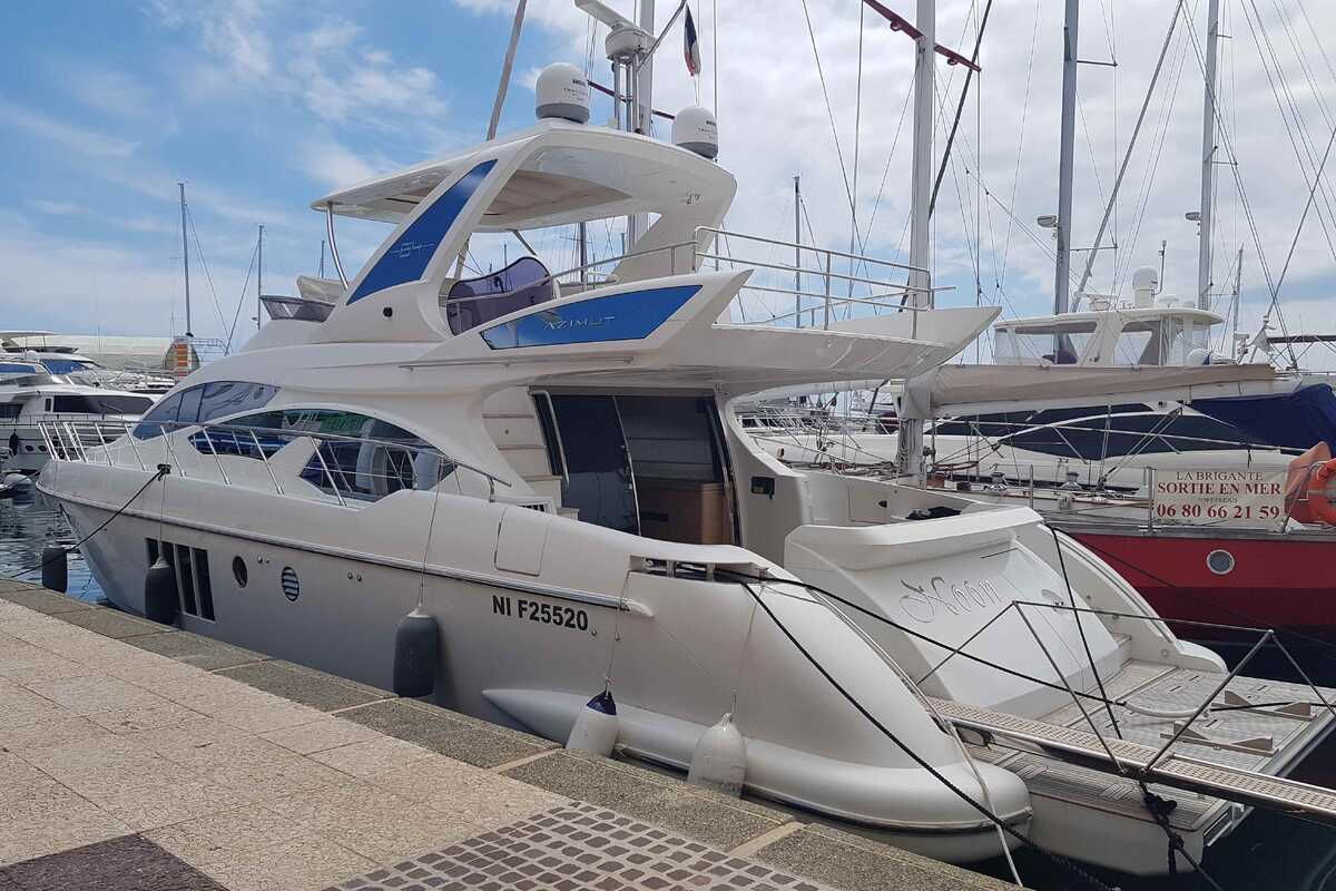 Azimut 64 2015