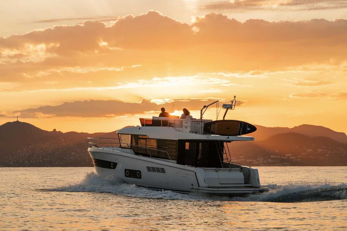 Exterior of the Beneteau Swift Trawler 43 Fly, 4Q/2027, 13.13 m