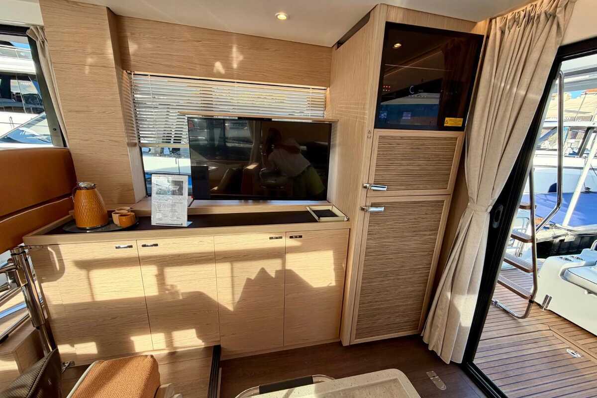Galley of the Beneteau Swift Trawler 43 Fly, 4Q/2027, 13.13 m