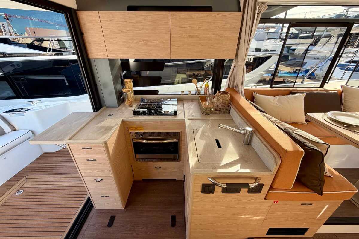 Galley of the Beneteau Swift Trawler 43 Fly, 4Q/2027, 13.13 m