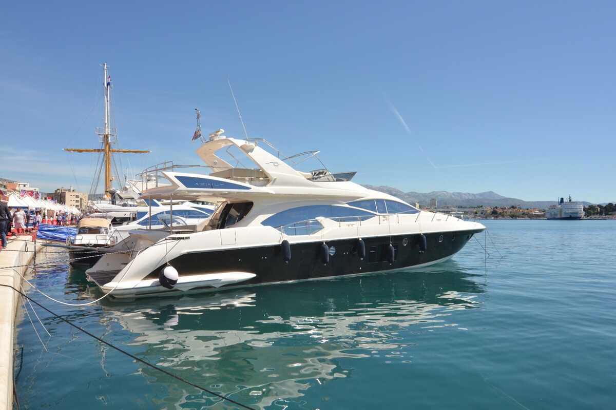 Экстерьер Azimut 70 2009