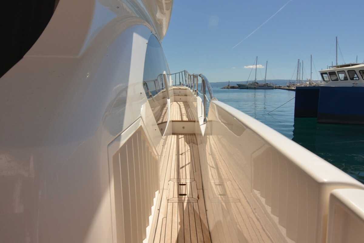 Экстерьер Azimut 70 2009