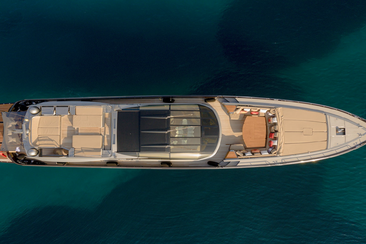 Экстерьер Baia 100 M/Y FAN ONE 2008