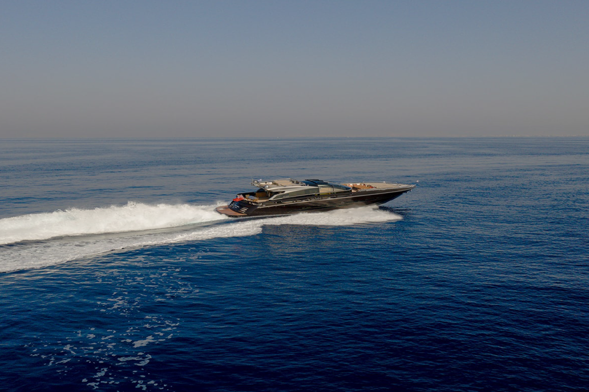 Экстерьер Baia 100 M/Y FAN ONE 2008