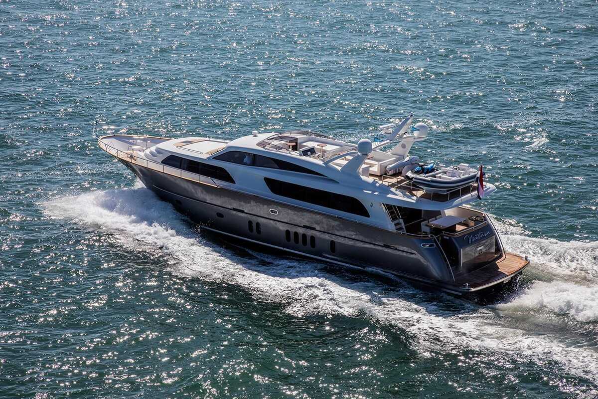 Экстерьер Van der Valk 26 m RPH