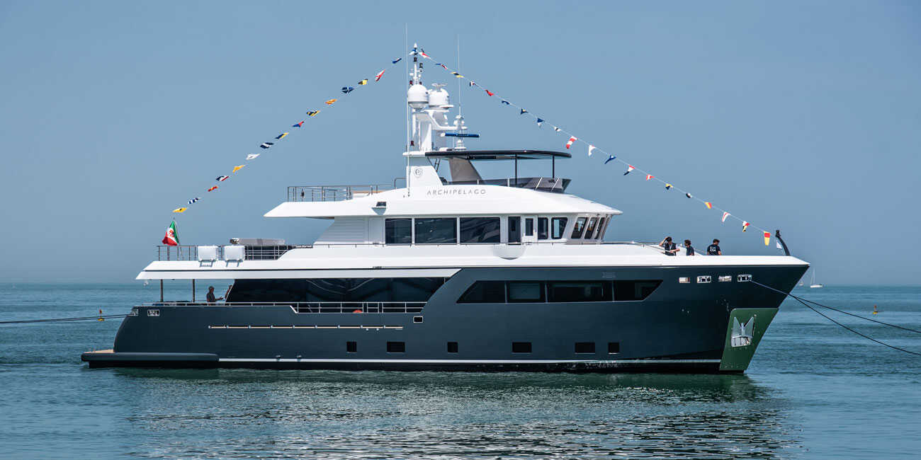 Archipelago - the new Darwin Class 102 yacht