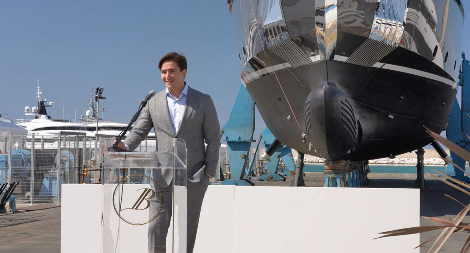 The second hull of B. Yond 37M hits water